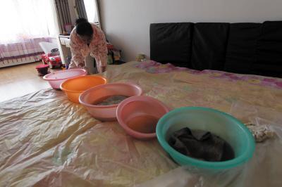 新北楼上漏水，住户失联，小区没物管，业主维权难！律师来支招……